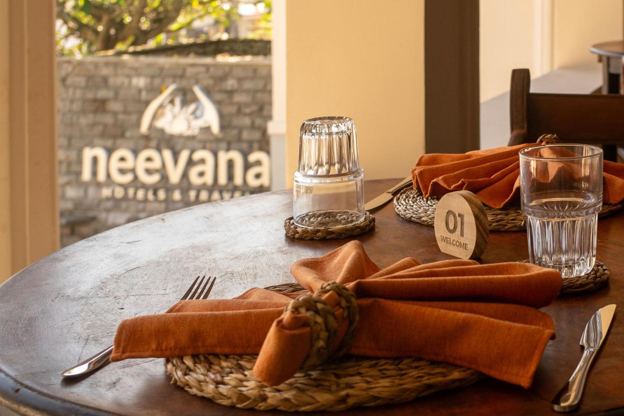 Neevana Hotel 히카두와 외부 사진