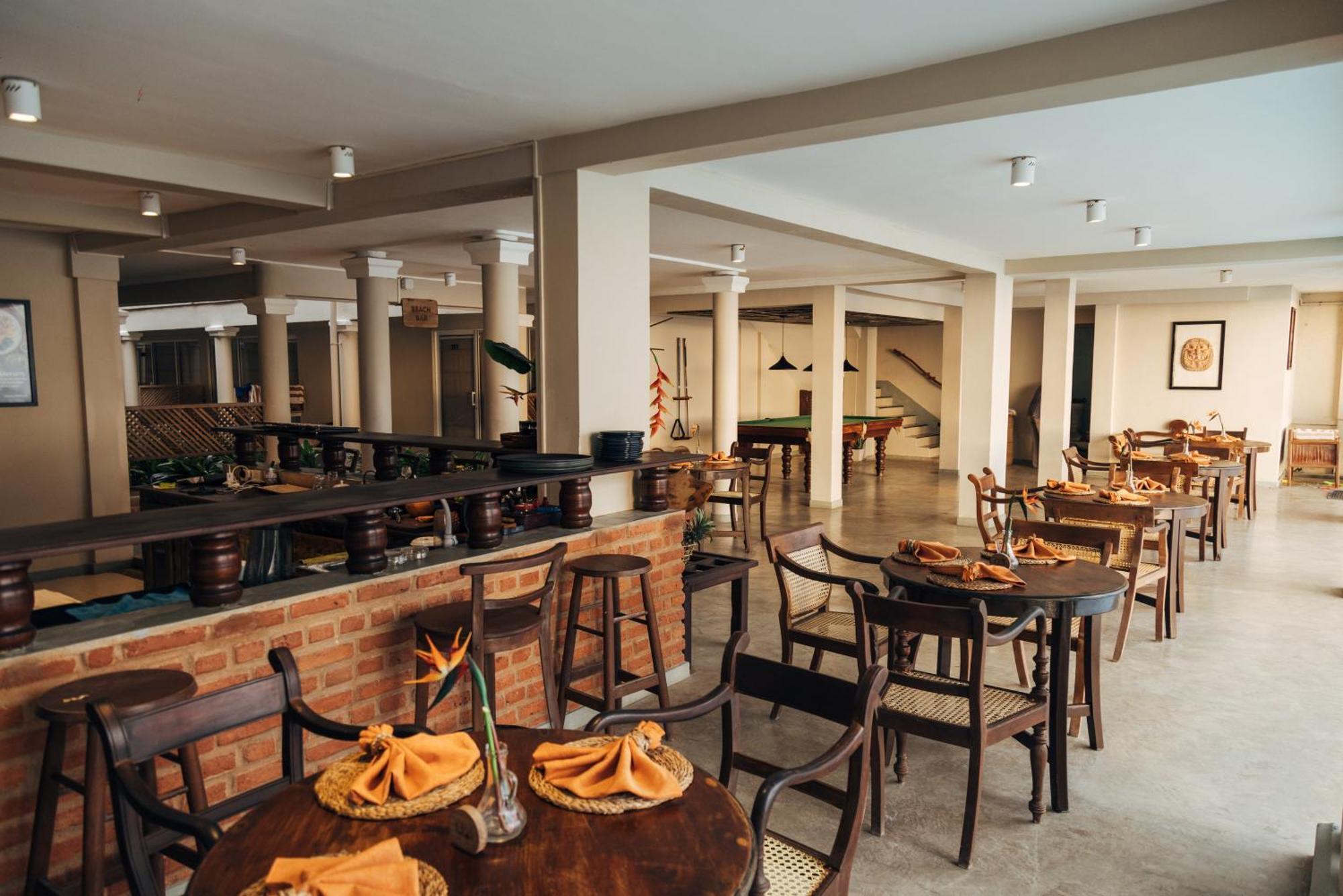 Neevana Hotel 히카두와 외부 사진