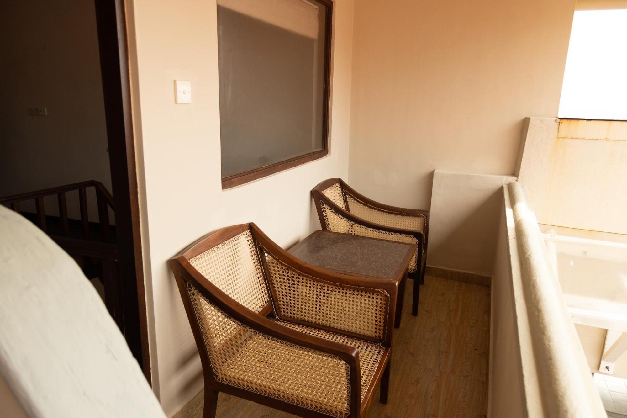 Neevana Hotel 히카두와 외부 사진