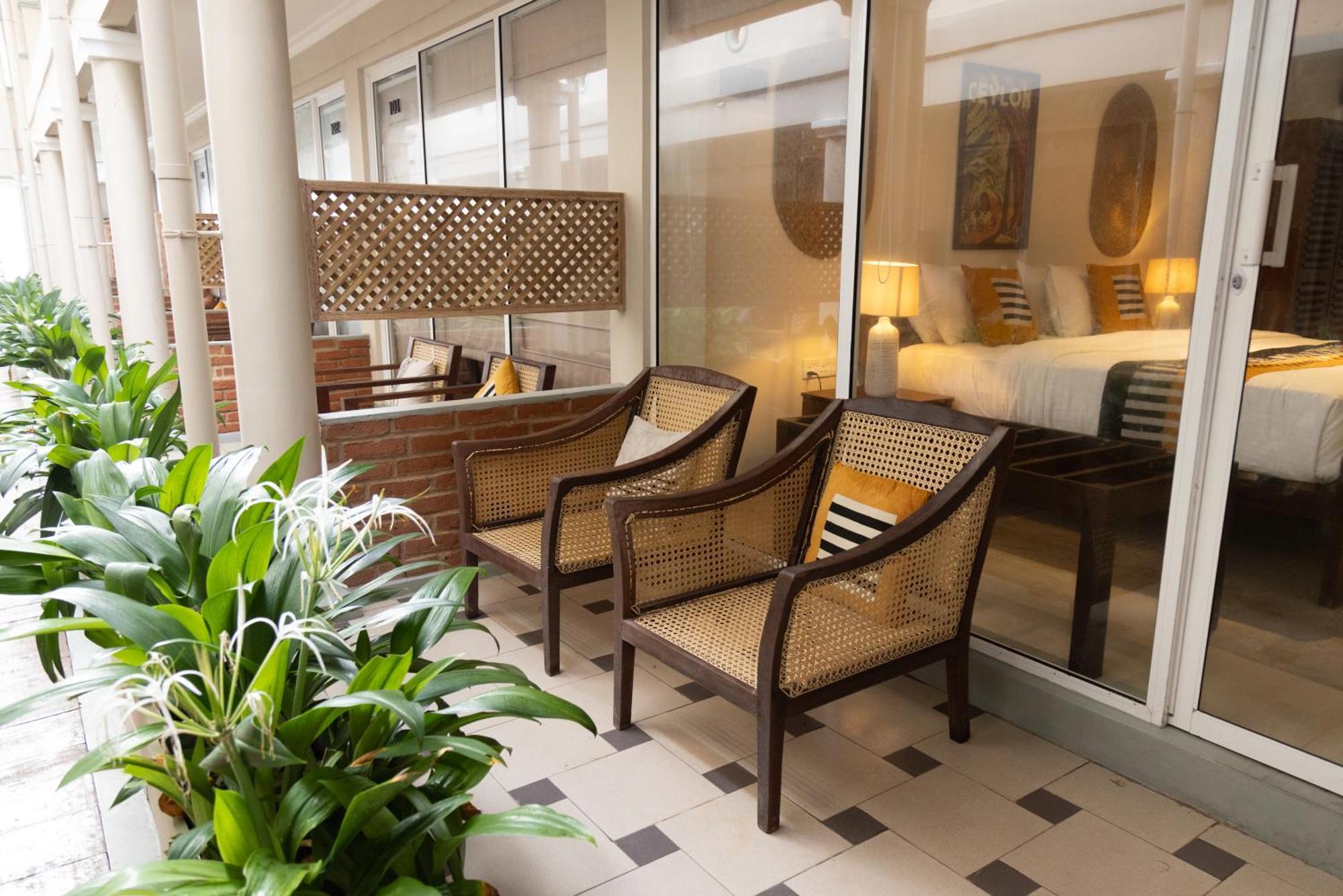Neevana Hotel 히카두와 외부 사진