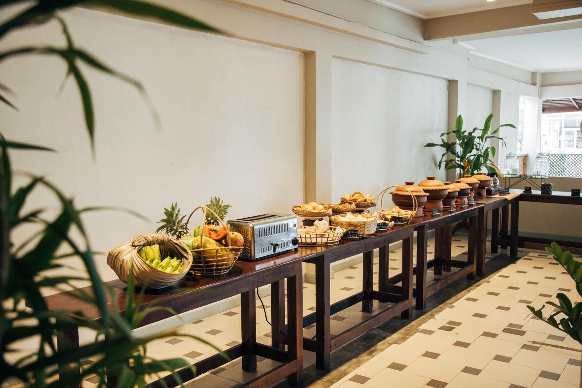Neevana Hotel 히카두와 외부 사진